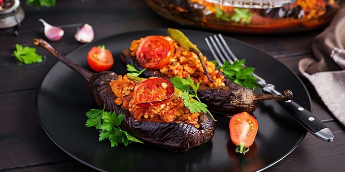 طرز تهیه بادمجان شکم پر ( کارنیاریک)