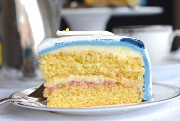 طرز تهیه کیک اسفنجی برای 4 نفر بدون شیر