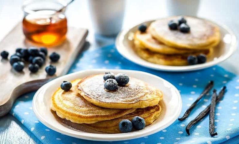 طرز تهیه پنکیک بدون شیر برای ۴ نفر