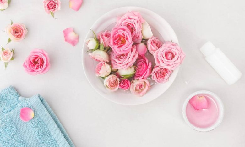 چگونه از گلاب برای پوست استفاده کنیم