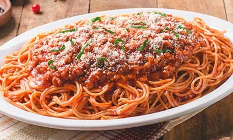 طرز تهیه ماکارونی برای 4 نفر با گوشت چرخ کرده