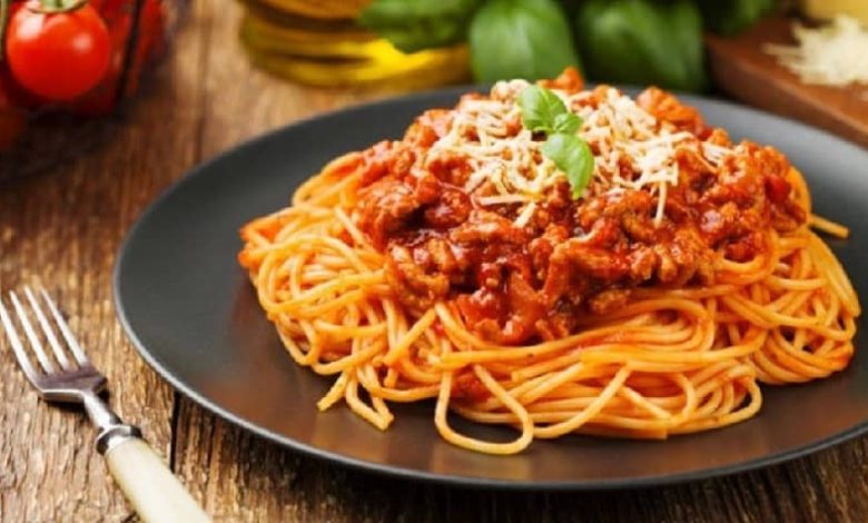 طرز تهیه ماکارونی برای 4 نفر با گوشت چرخ کرده