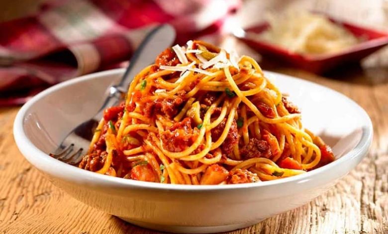 طرز تهیه ماکارونی برای 4 نفر با گوشت چرخ کرده