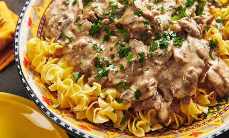طرز تهیه بیف استراگانف مجلسی برای 4 نفر