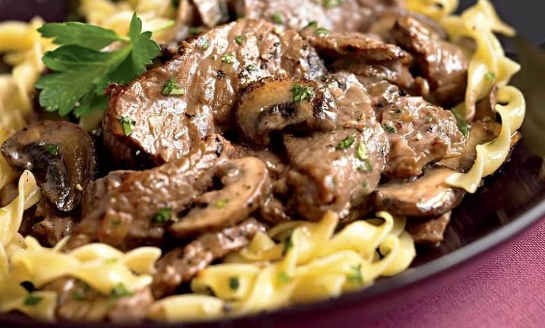 طرز تهیه بیف استراگانف مجلسی برای 4 نفر
