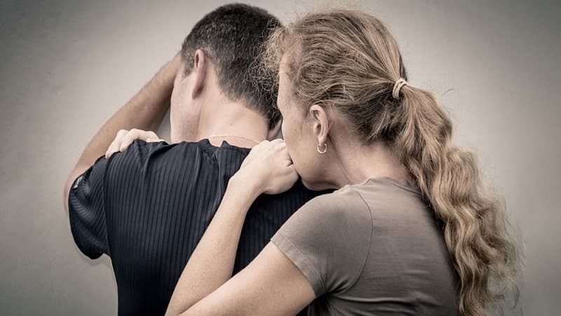 کاربردی ترین نکات روان شناسی کادو دادن ابراز احساس همدردی