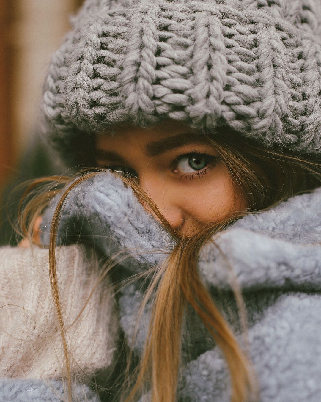 عکس دختر با کلاه زمستانی برای پروفایل