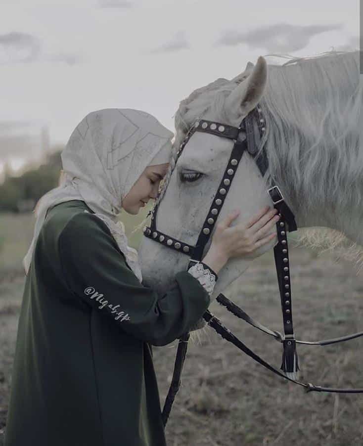 عکس دختر با اسب سفید برای پروفایل عکس دختر با اسب سفید برای پروفایل