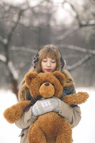 عکس دختر با خرس عروسکی