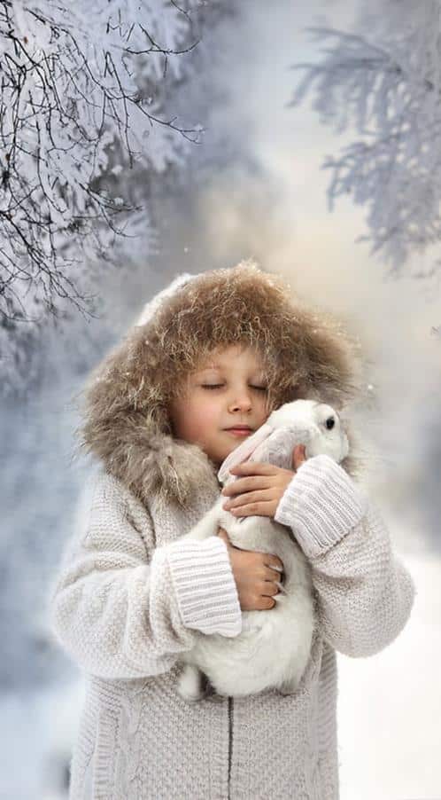 عکس دختر با خرگوش برای پروفایل