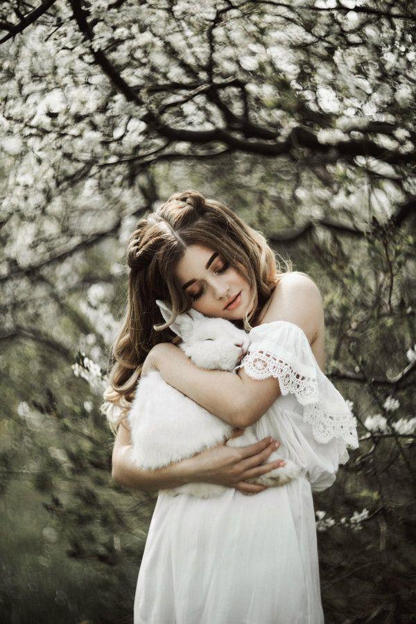 عکس دختر با خرگوش برای پروفایل