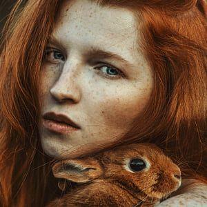 عکس دختر با خرگوش برای پروفایل