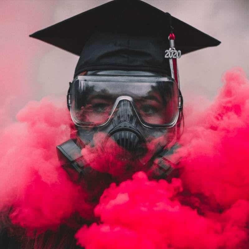 عکس دختر با ماسک شیمیایی