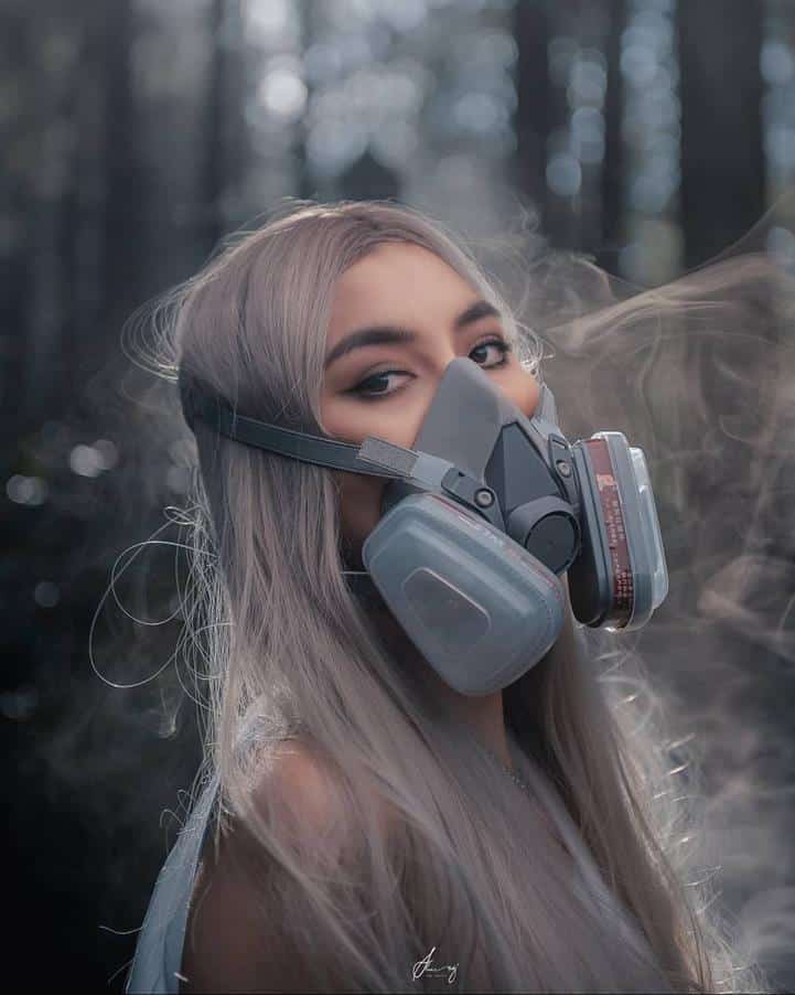 عکس دختر با ماسک شیمیایی