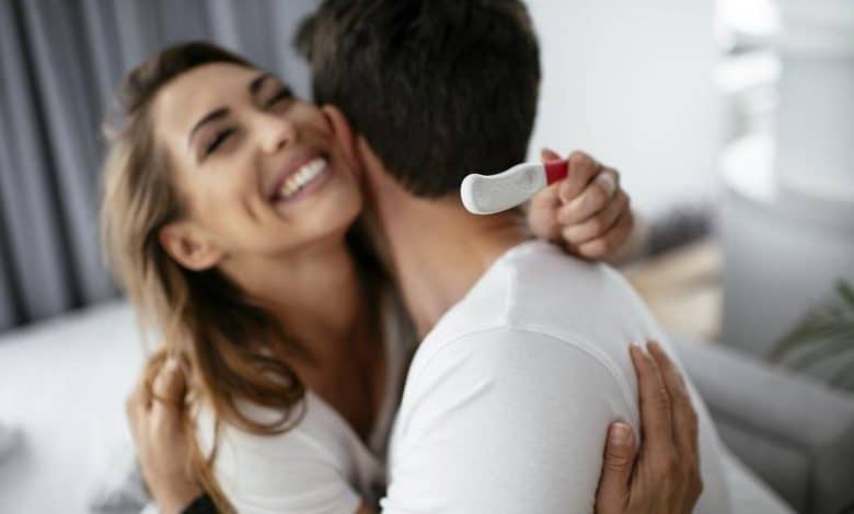 چگونه خبر بارداری را به همسرمان بگوییم