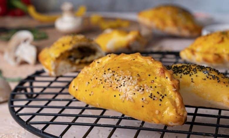 طرز تهیه پیراشکی گوشت و قارچ برای 6 نفر
