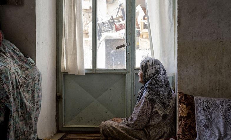 انشا در مورد پیرزن تنها