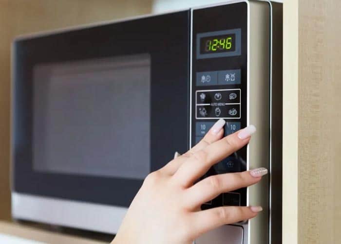 4 علت صدا دادن مایکروفر