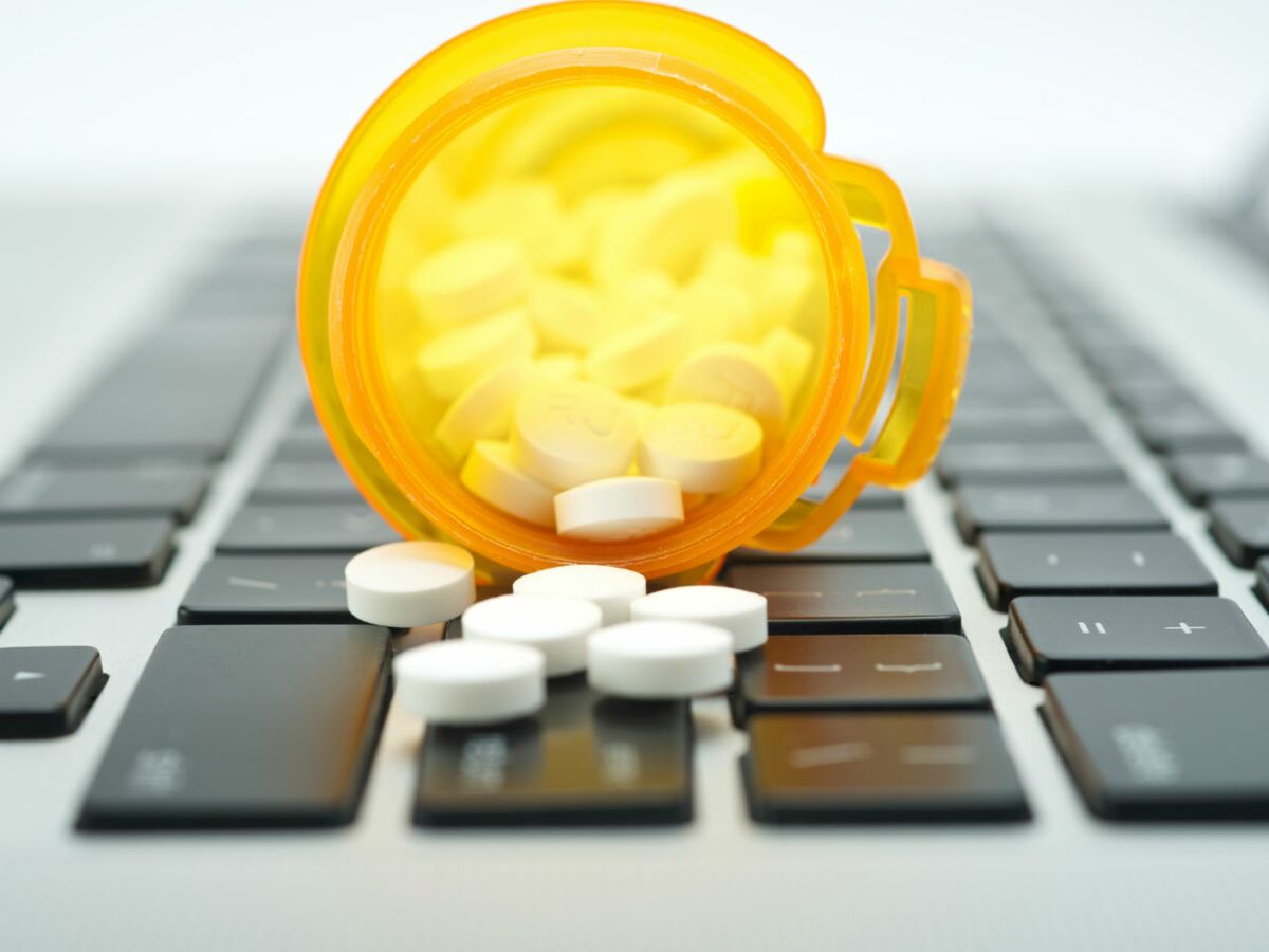 چگونه به داروخانه آنلاین اعتماد کنیم؟
