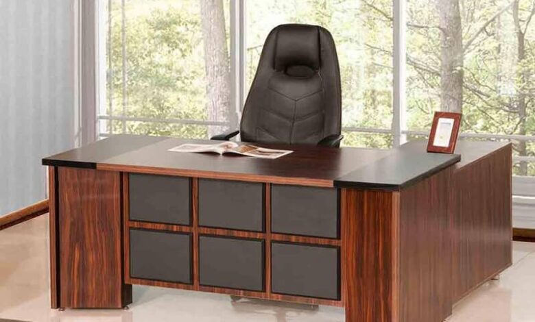 صندلی مدیریتی استفاده شده در دکوراسیون مدیر شرکت