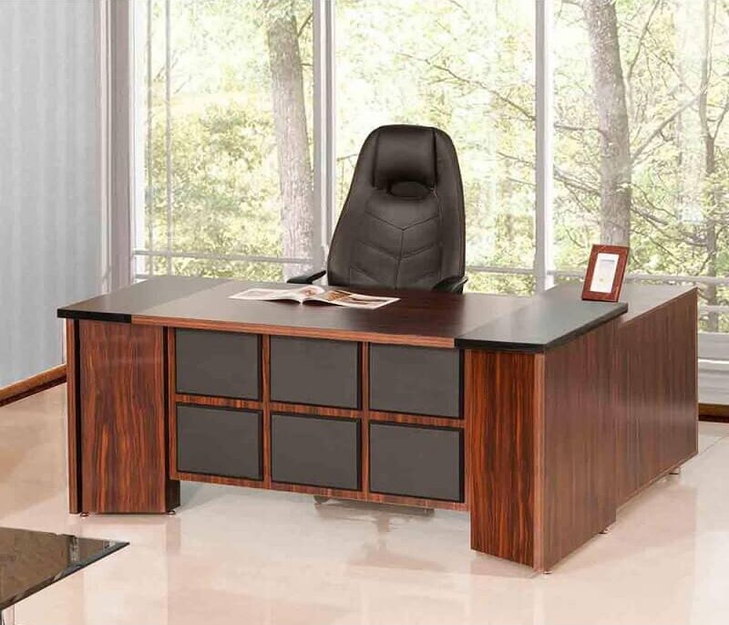صندلی مدیریتی استفاده شده در دکوراسیون مدیر شرکت