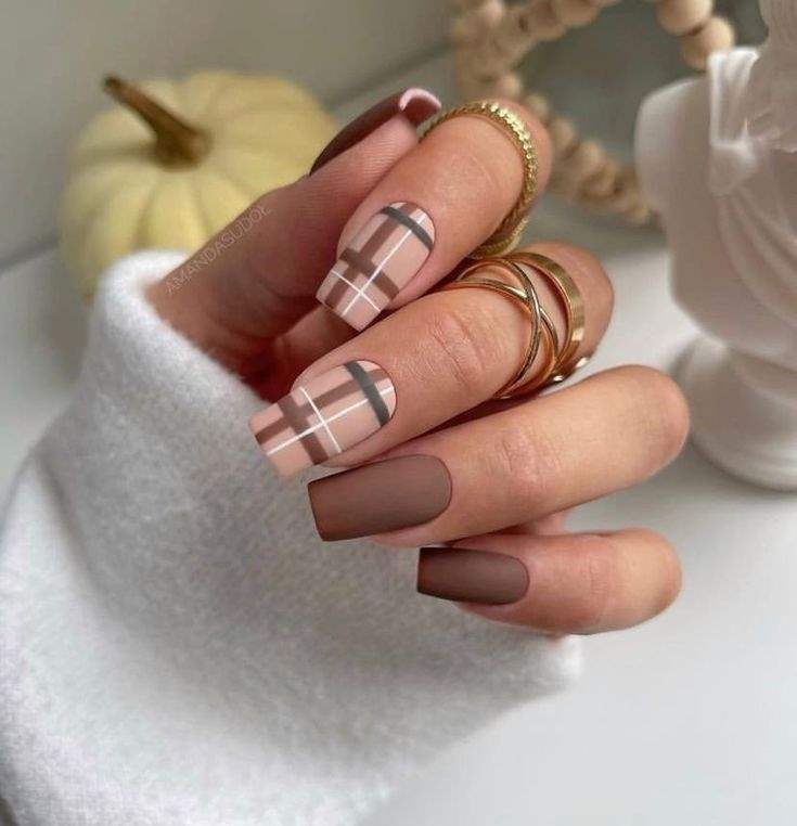 مدل ناخن با رنگ نسکافه ای