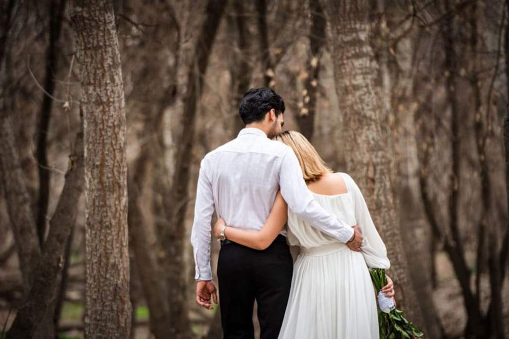 عکاسی فرمالیته در جنگل از عروس و داماد