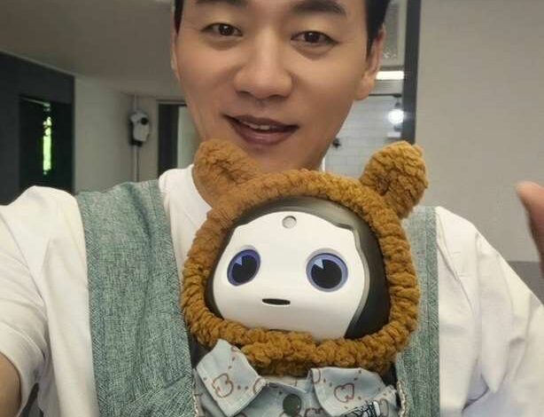 تصاویر تسو بازیگر سریال جومونگ به همراه رباتش "کیمی" در سن 52 سالگی + ویدیو