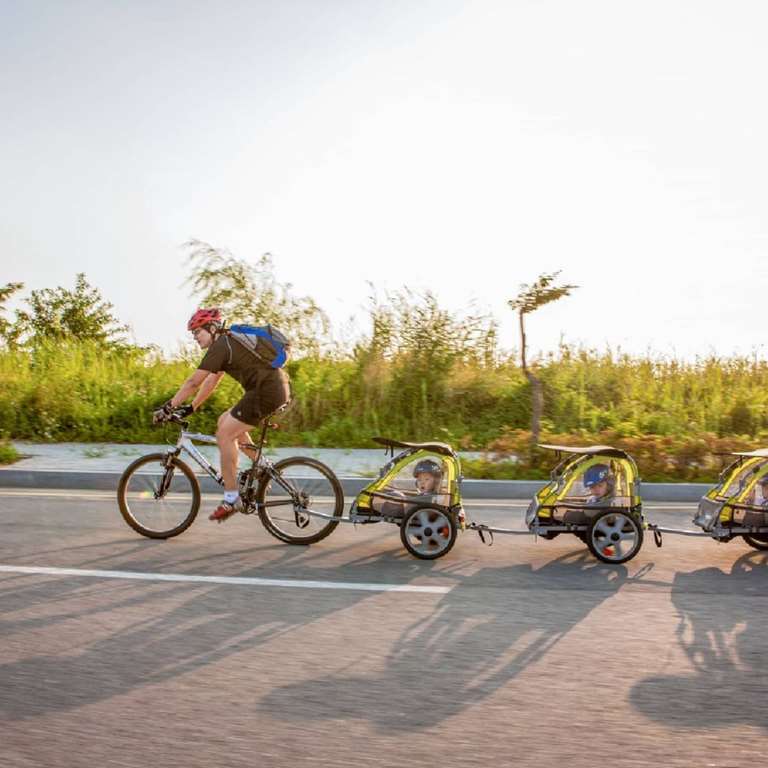 دوچرخه سواری جومونگ (سونگ ایل گوک) به همراه سه فرزندش