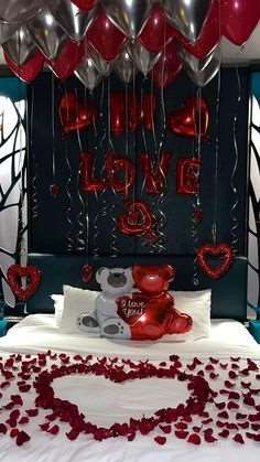 ایده تزیین اتاق خواب با شمع و گل رز خاص و رمانتیک