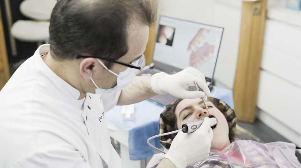 دکتر گشاده رو پیشتاز در دندانپزشکی دیجیتال!