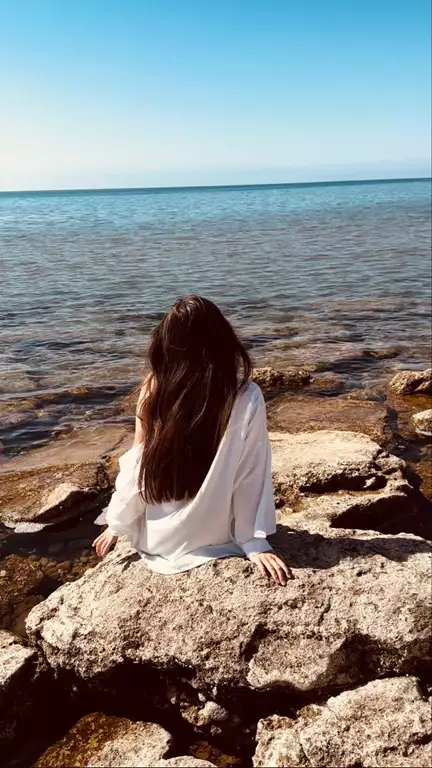 عکس دختر با چهره نامعلوم کنار دریا (18) عکس دختر با چهره نامعلوم و از پشت سر کنار دریا