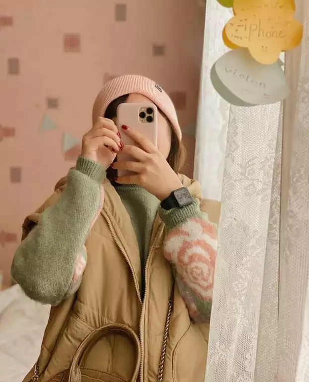 85 عکس دختر با گوشی ایفون برای پروفایل