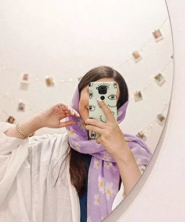 85 عکس دختر با گوشی ایفون برای پروفایل