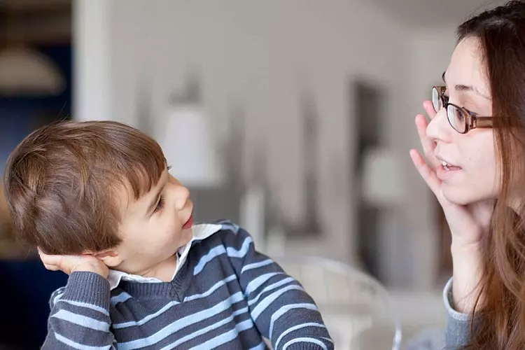 نحوه برخورد با کودک پرحرف