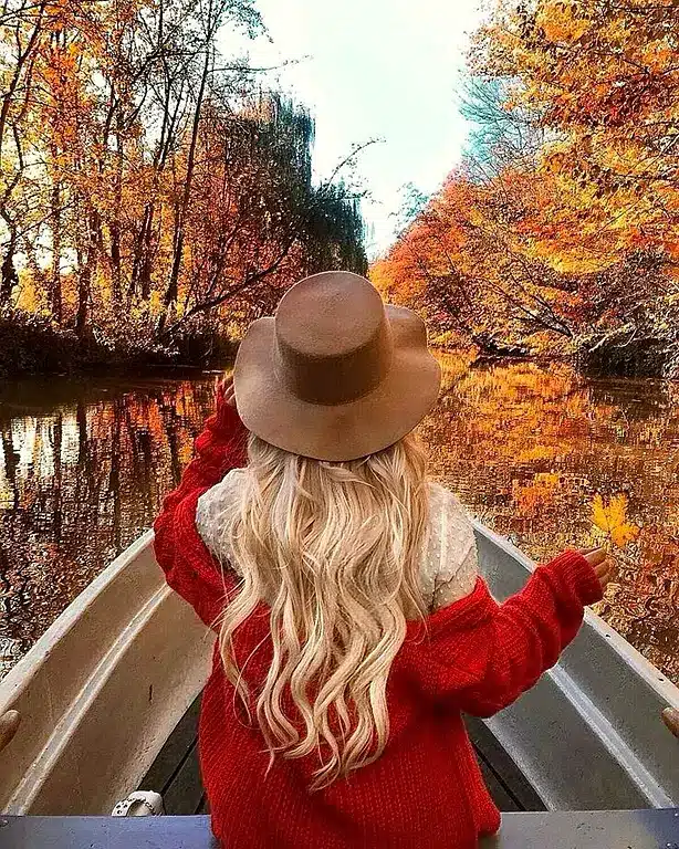 عکس دختر از پشت سر با کلاه برای پروفایل
