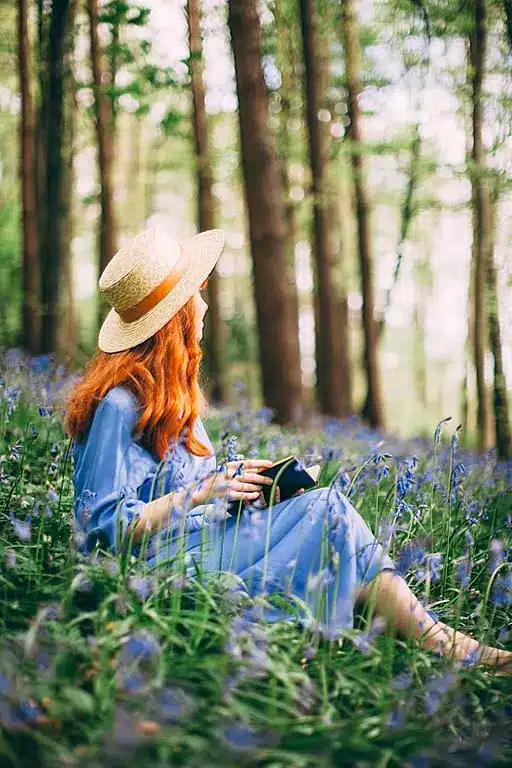 عکس دختر از پشت سر با کلاه برای پروفایل