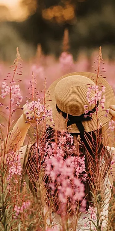 عکس دختر از پشت سر با کلاه برای پروفایل