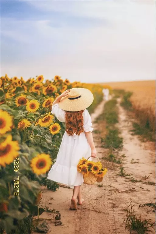 عکس دختر از پشت سر با کلاه برای پروفایل