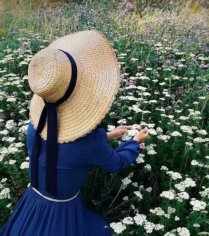 عکس دختر از پشت سر با کلاه برای پروفایل