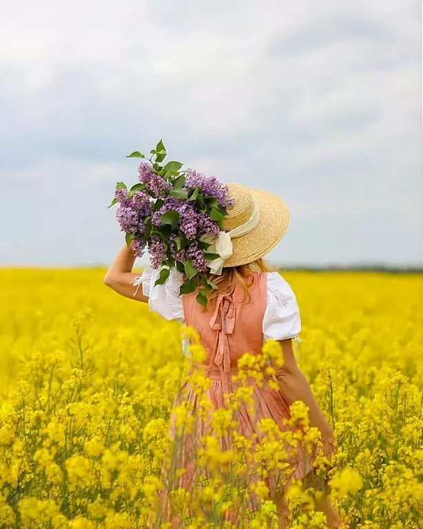 عکس دختر از پشت سر با کلاه برای پروفایل