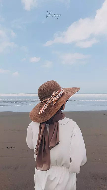 عکس دختر از پشت سر با کلاه برای پروفایل