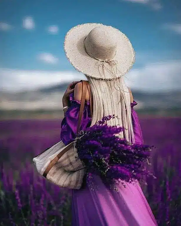 عکس دختر از پشت سر با کلاه برای پروفایل