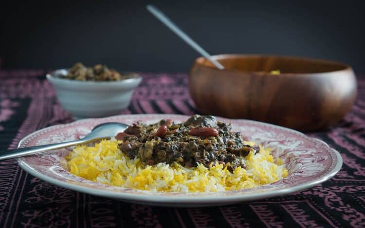 طرز تهیه قورمه سبزی مجلسی برای 10 نفر