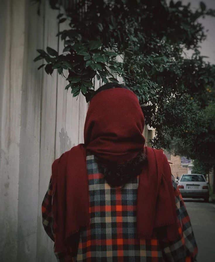 69 عکس دختر از پشت سر با مانتو برای پروفایل