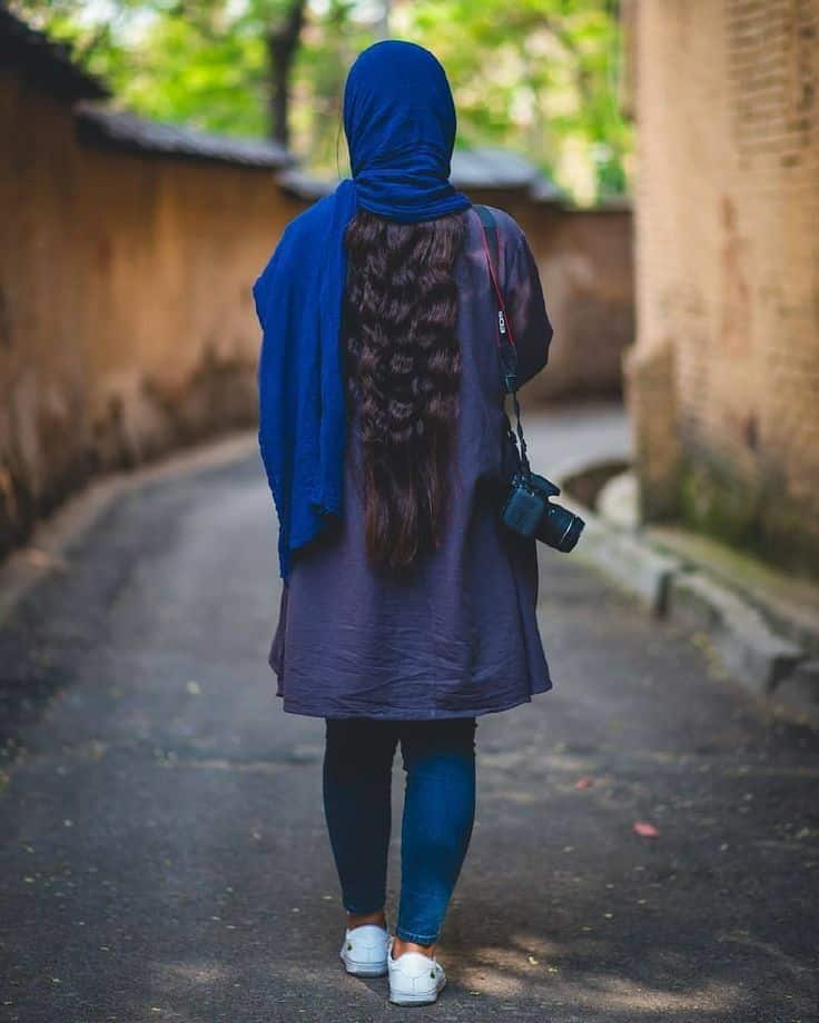 69 عکس دختر از پشت سر با مانتو برای پروفایل