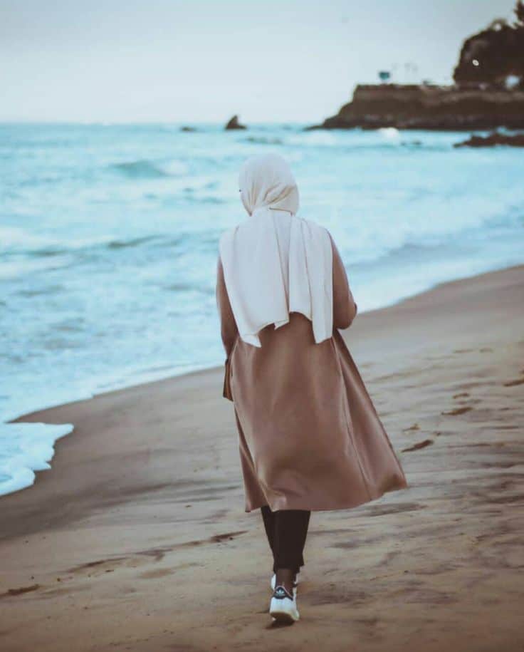 69 عکس دختر از پشت سر با مانتو برای پروفایل