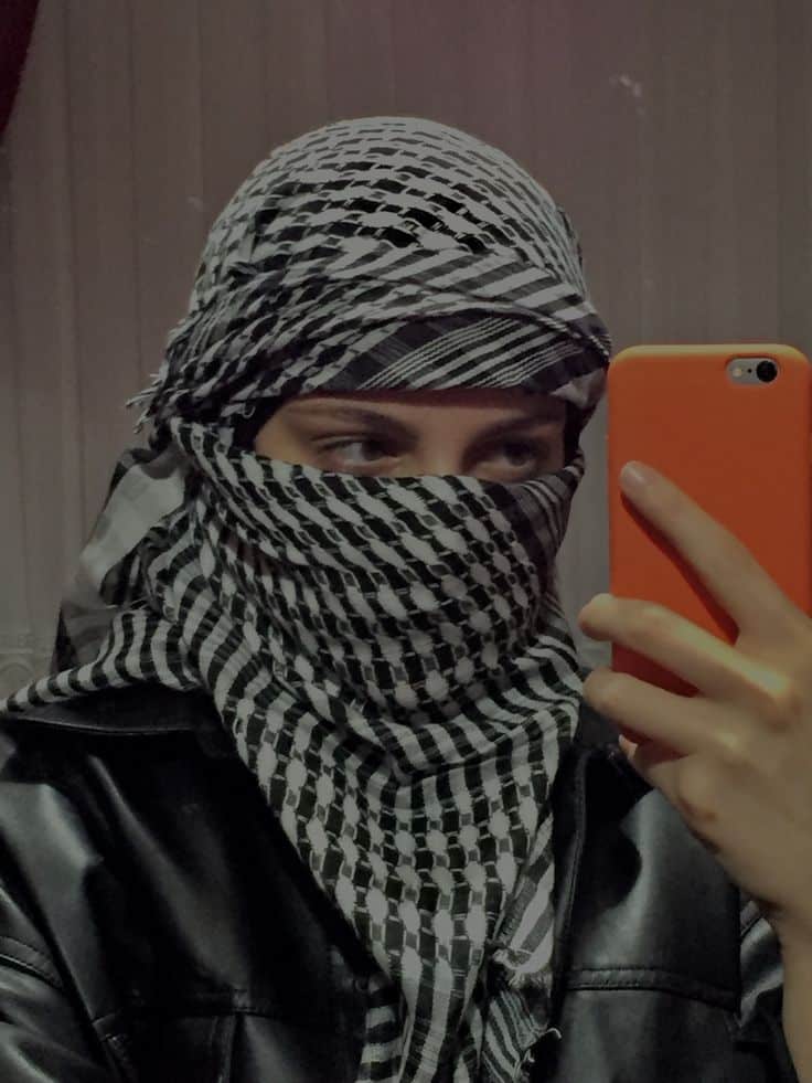 عکس پروفایل دختر عربی با چفیه 19