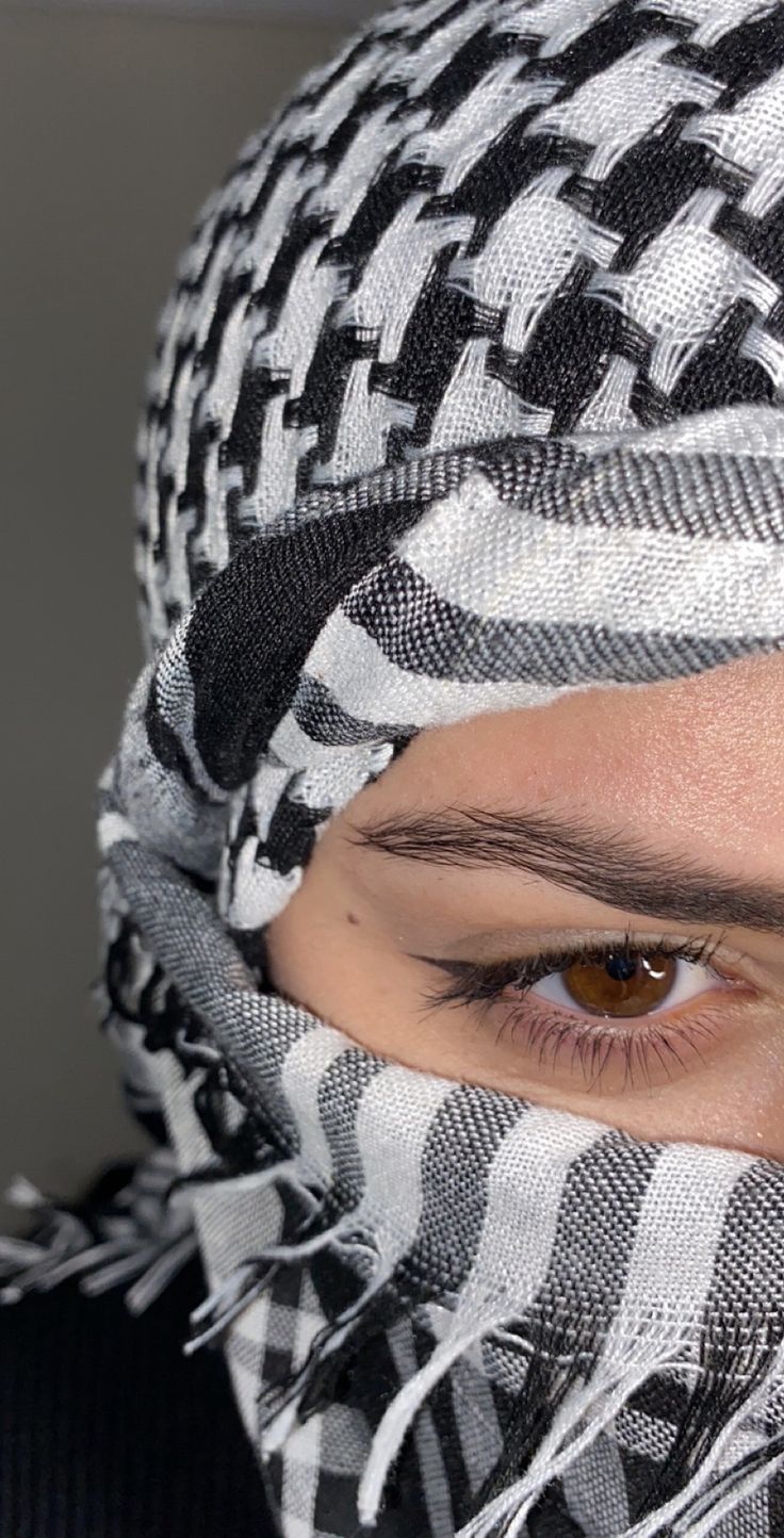 عکس پروفایل دختر عربی با چفیه 37