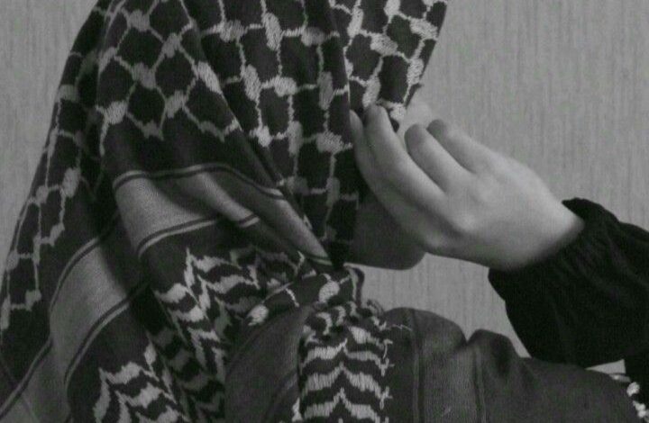 عکس پروفایل دختر عربی با چفیه قرمز و سفید